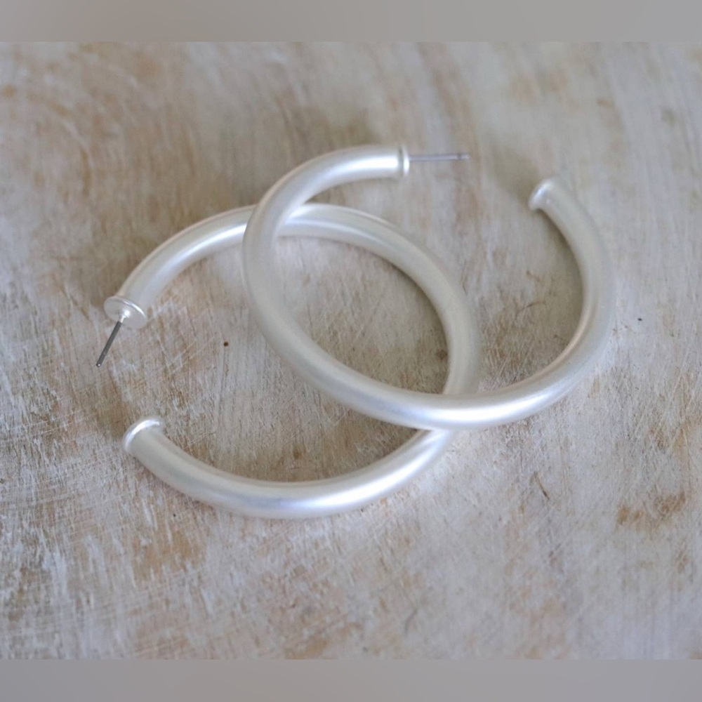 Pierce + Hide Large Everyday Hoops